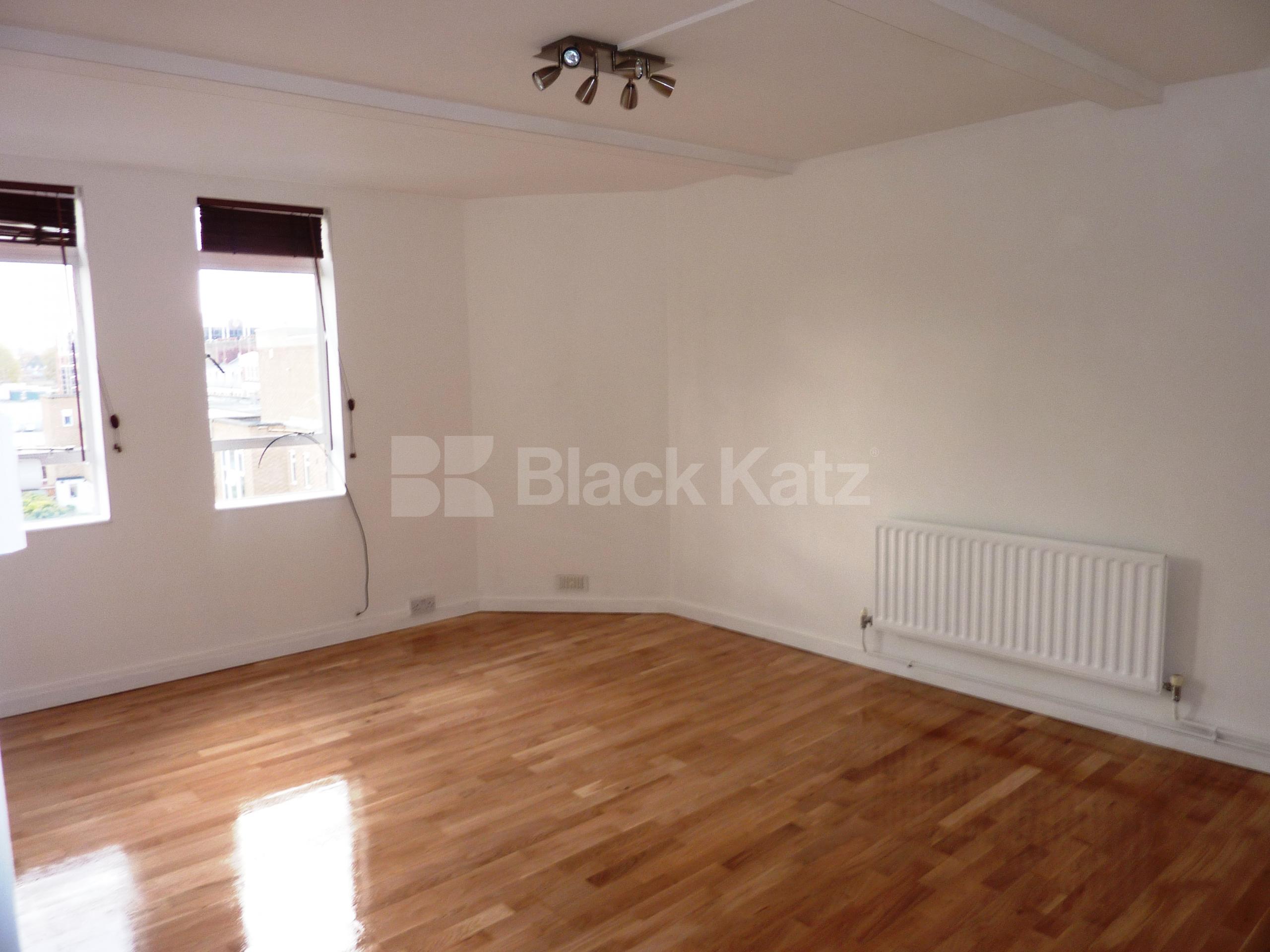 			ZONE 1 CENTRAL LOCATION!, 2 Bedroom, 1 bath, 1 reception Flat			 Margery Street, KINGS CROSS-FARRINGDON WC1X